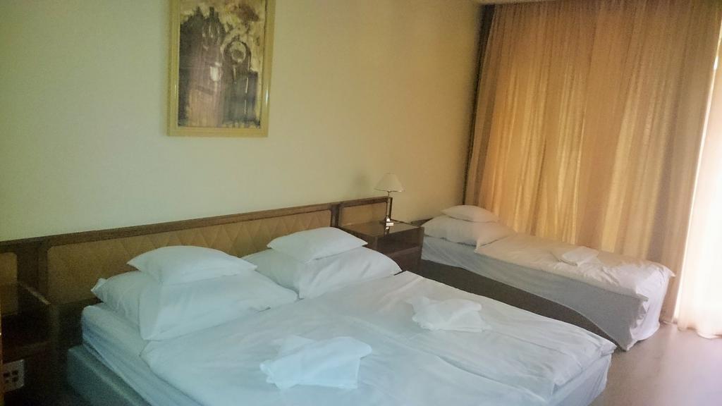 Hotel Konferencia Győr Exteriör bild