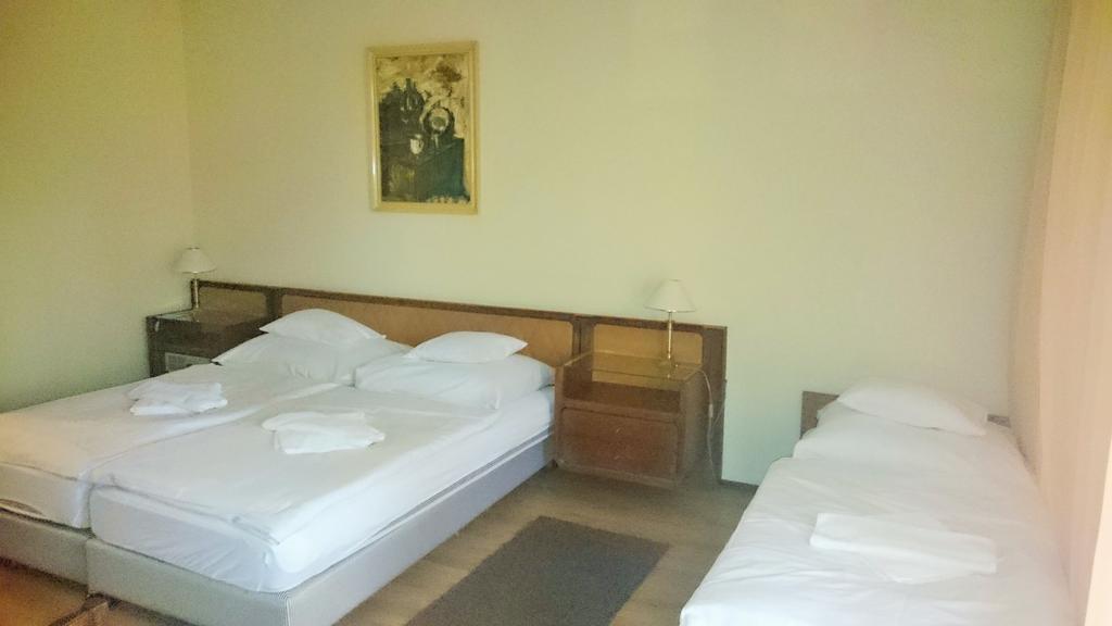 Hotel Konferencia Győr Exteriör bild