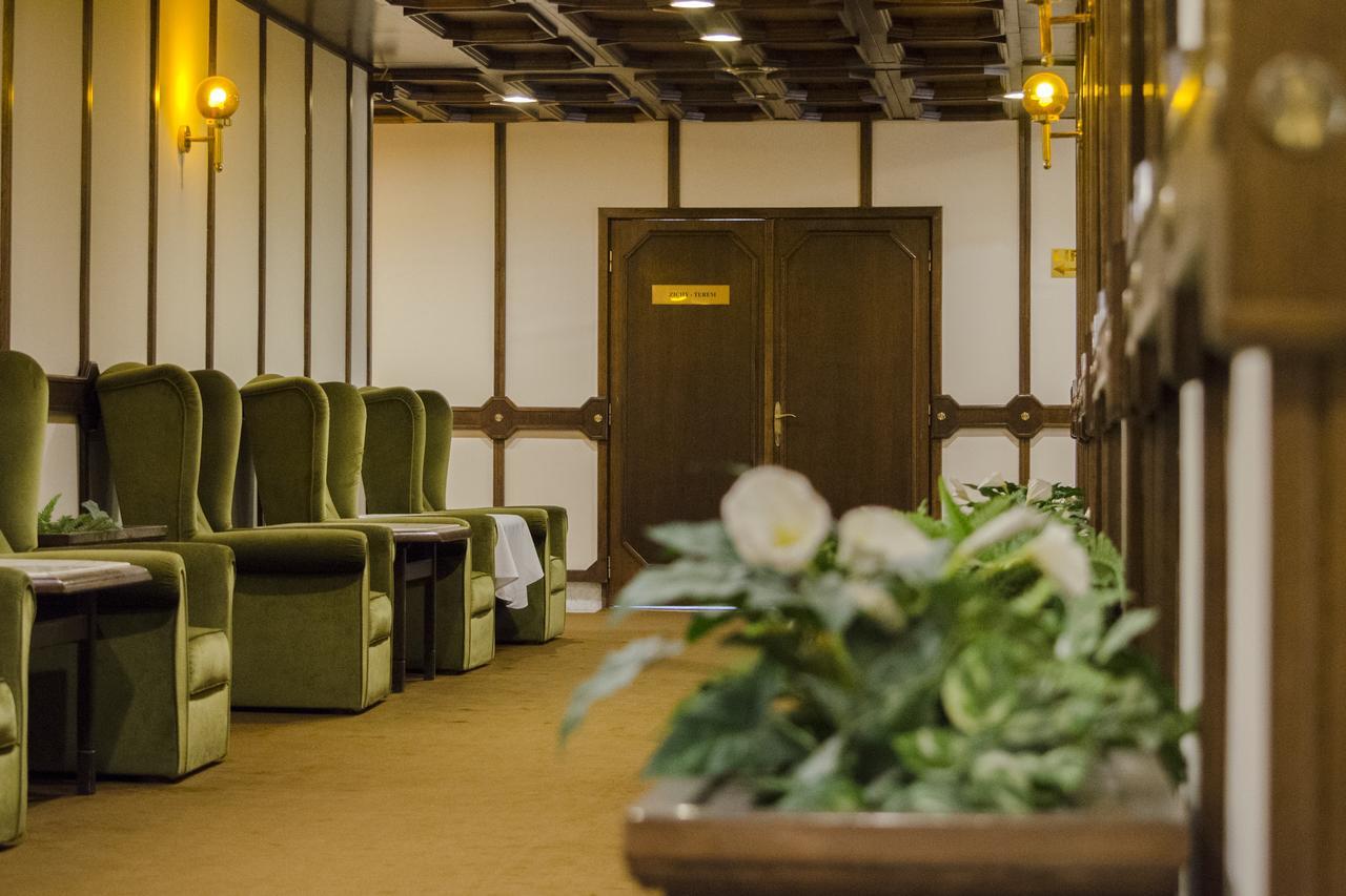 Hotel Konferencia Győr Exteriör bild