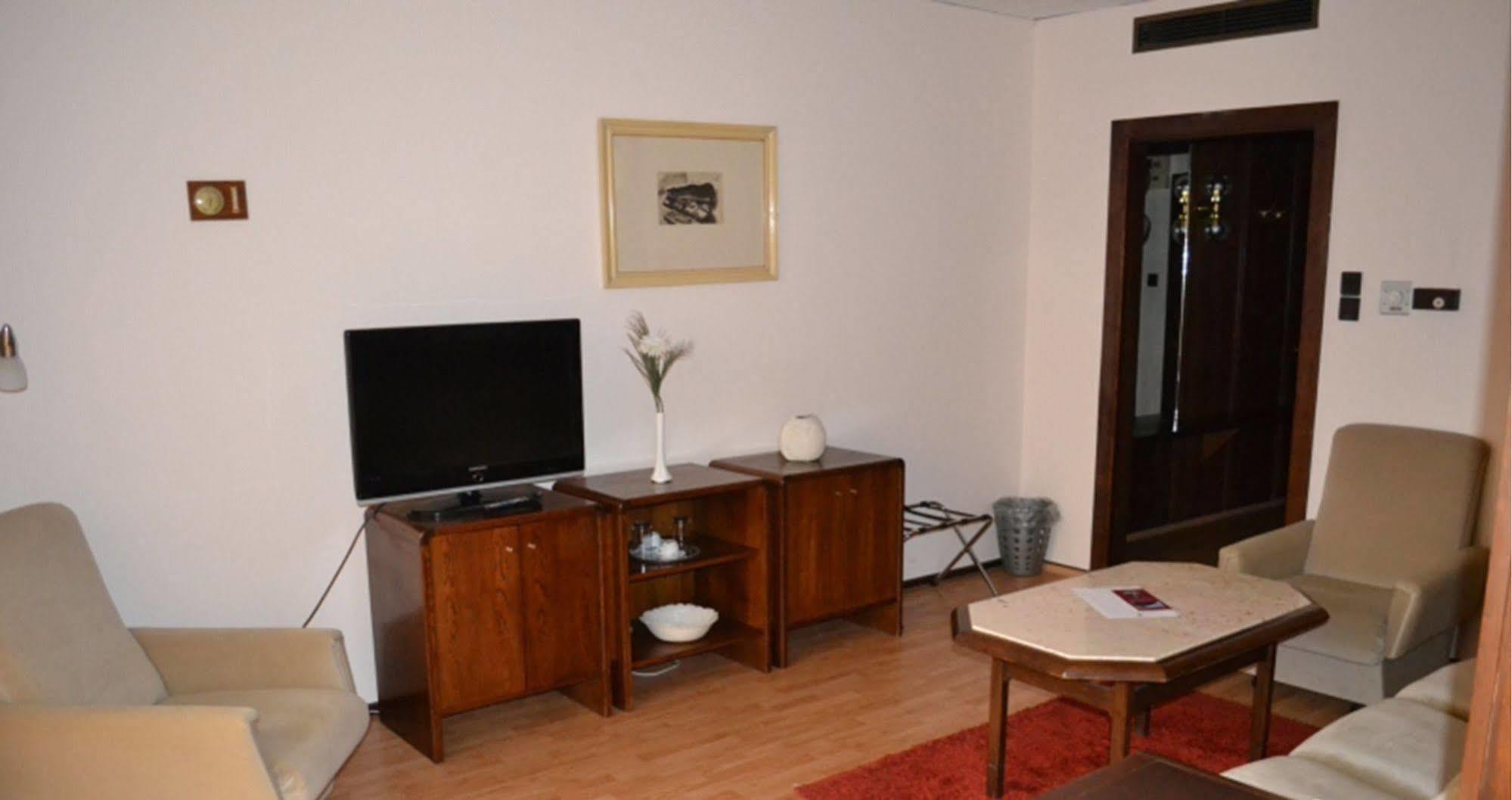 Hotel Konferencia Győr Exteriör bild