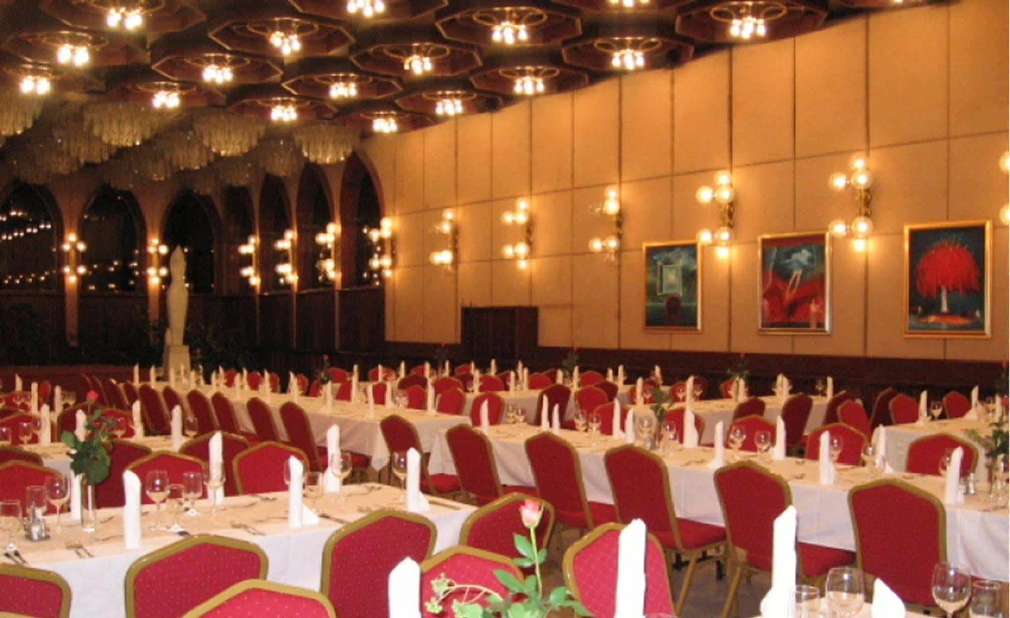 Hotel Konferencia Győr Exteriör bild